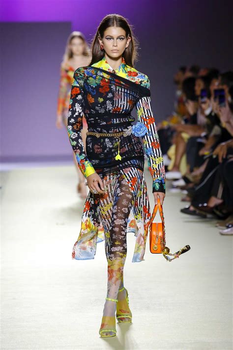 modelle troppo magare versace|versace runway fashion.